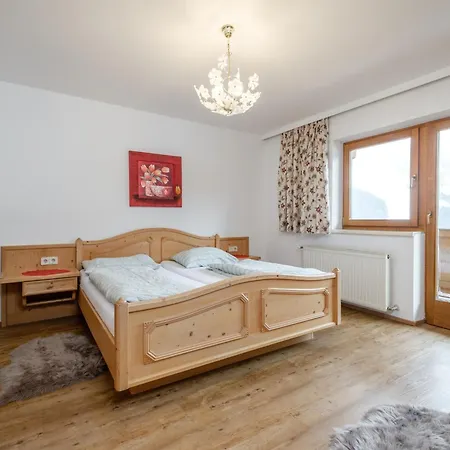 Birgit Hinterglemm *