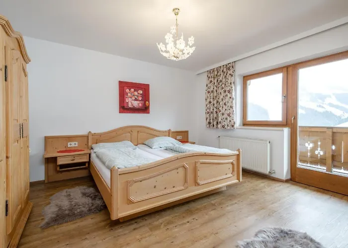 Birgit Hinterglemm *